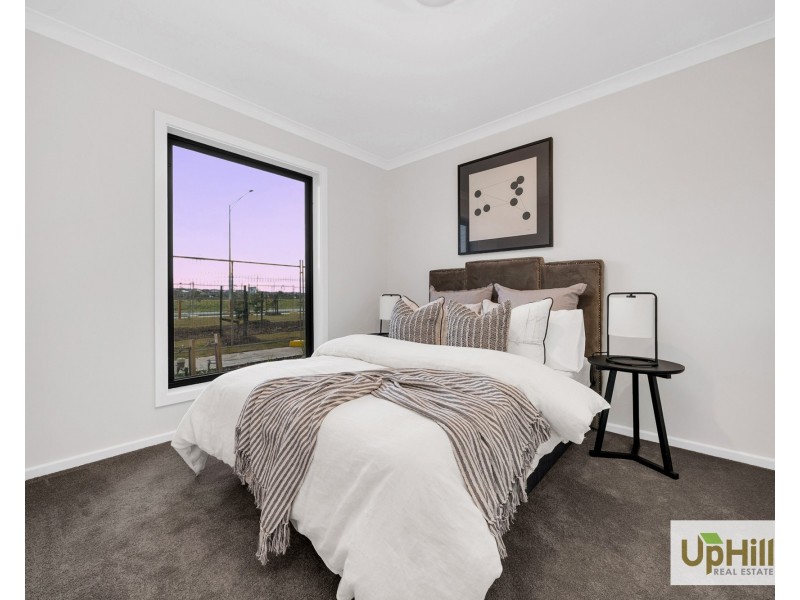 6 Locanda Walk, Clyde North VIC 3978