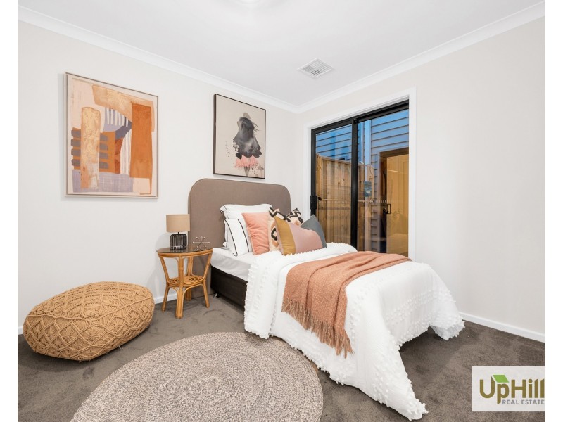 6 Locanda Walk, Clyde North VIC 3978