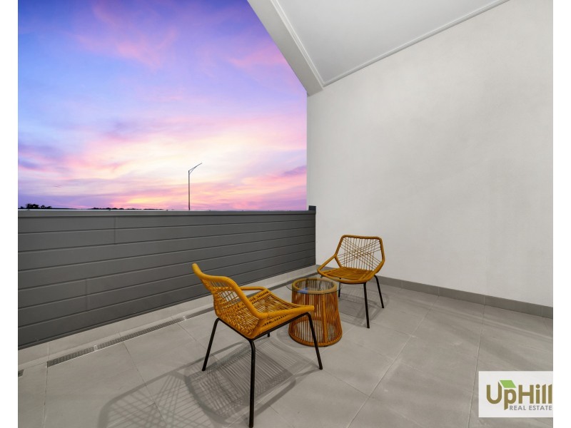 6 Locanda Walk, Clyde North VIC 3978