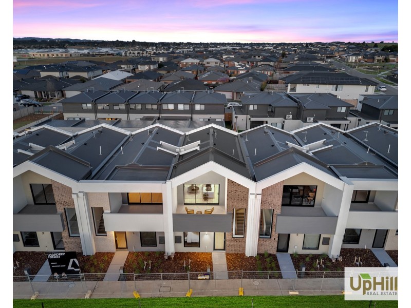 6 Locanda Walk, Clyde North VIC 3978