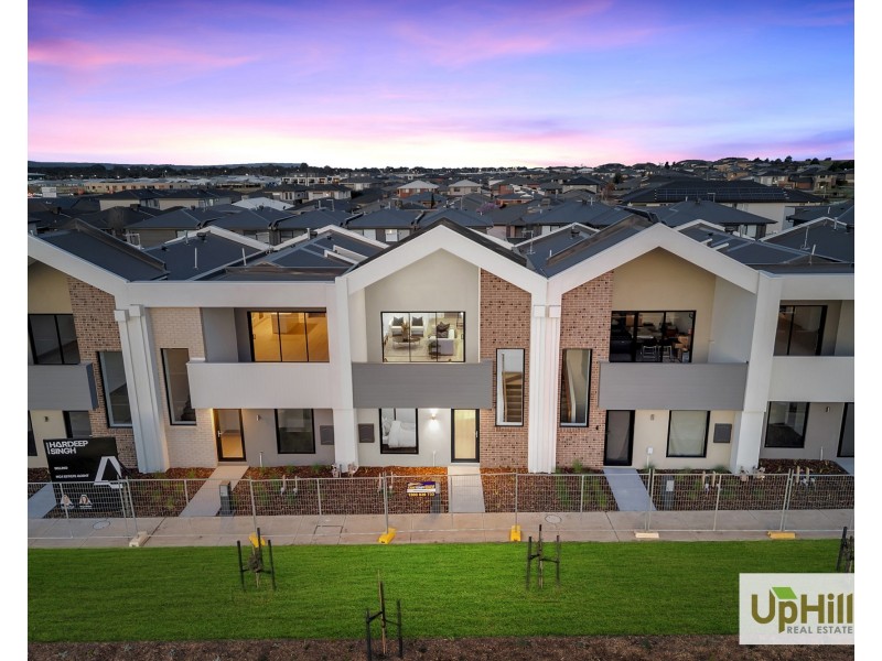 6 Locanda Walk, Clyde North VIC 3978