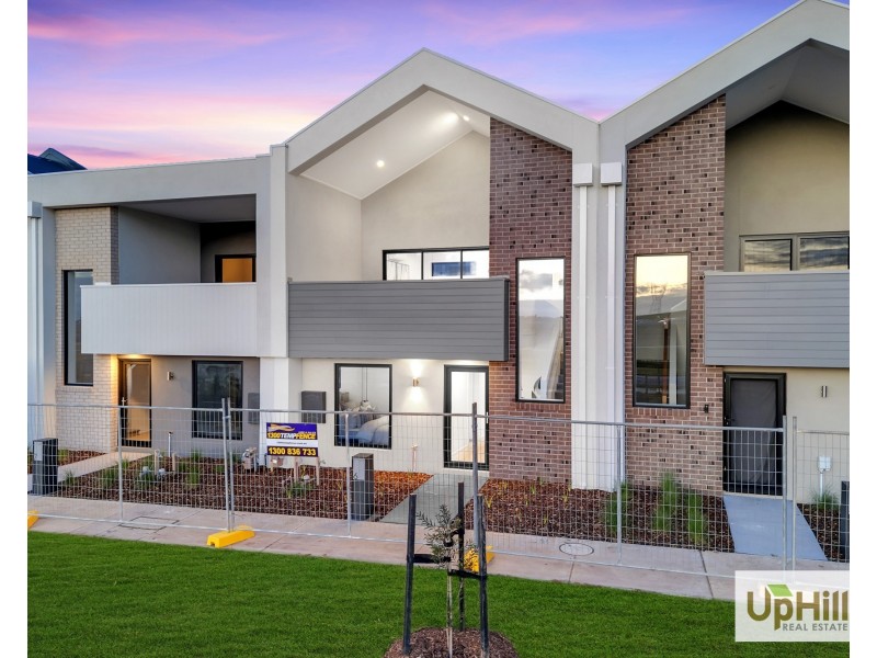 6 Locanda Walk, Clyde North VIC 3978