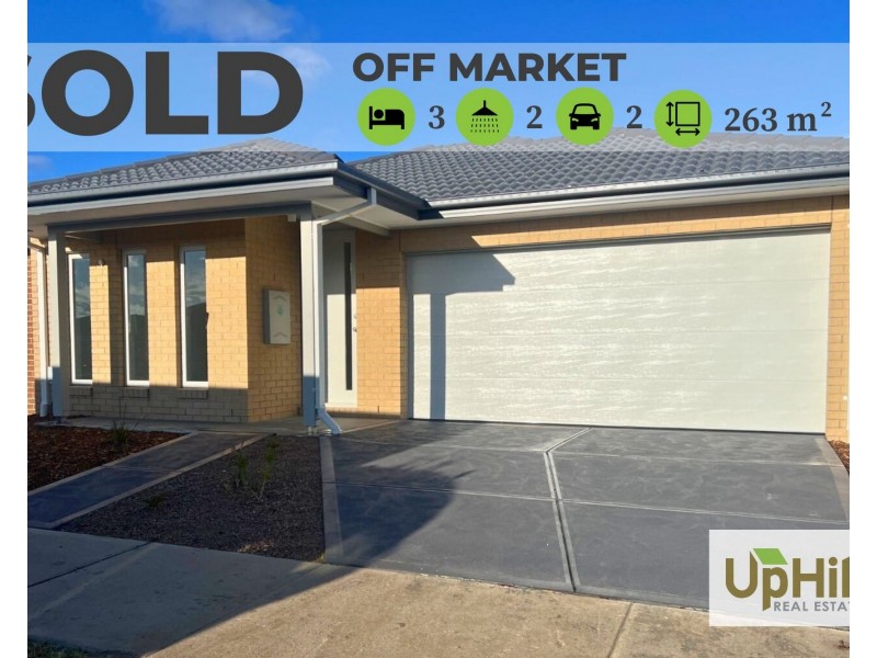 10 Ontario Street, Clyde North VIC 3978