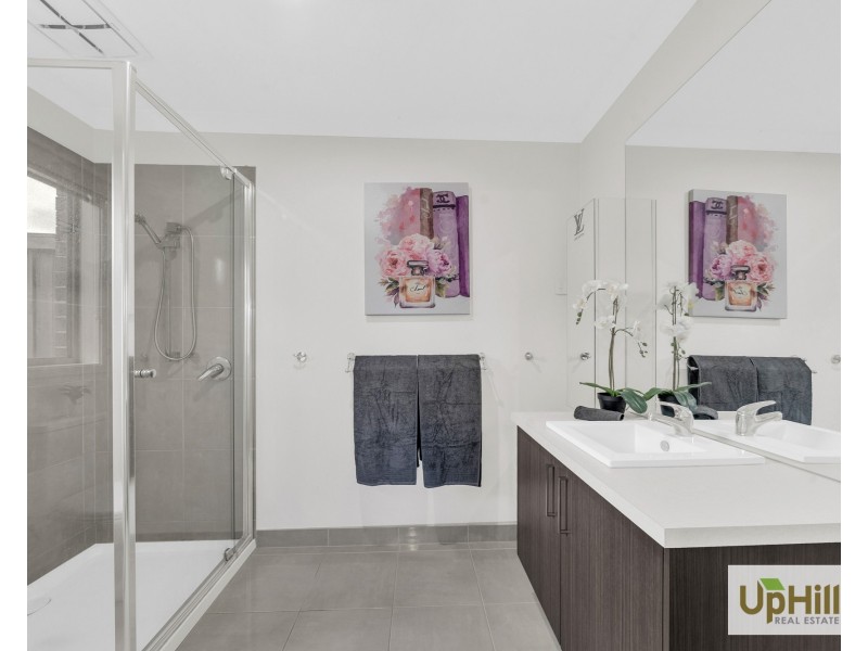 1 Westbourne Street, Clyde North VIC 3978