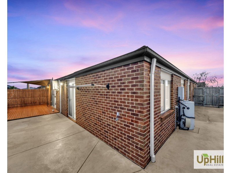 1 Westbourne Street, Clyde North VIC 3978