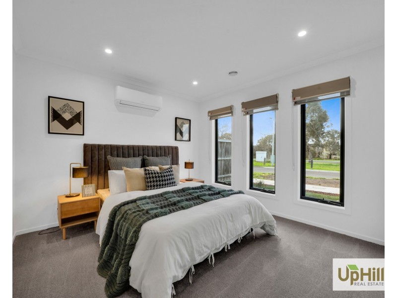 68 Flowerbloom Crescent, Clyde North VIC 3978