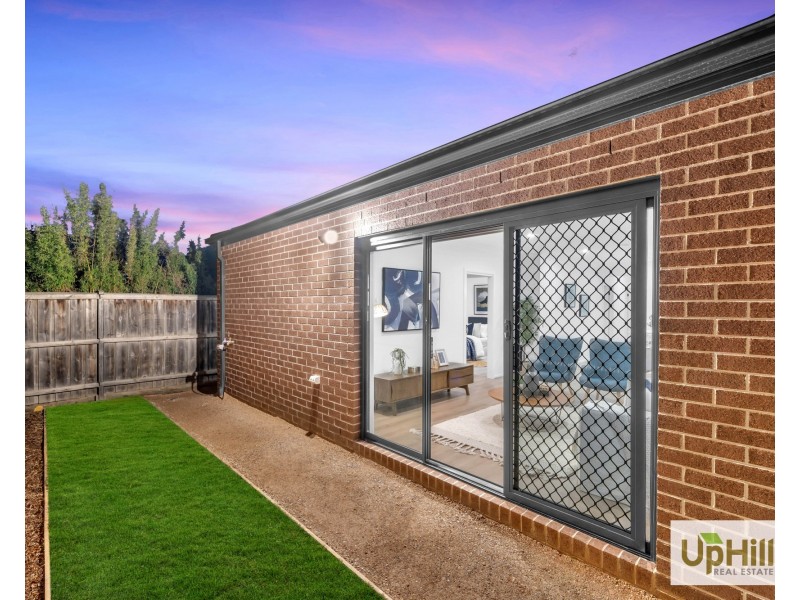 68 Flowerbloom Crescent, Clyde North VIC 3978