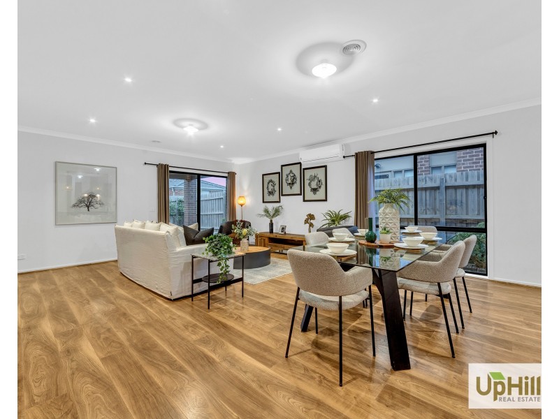 8 Fairlane Court, Cranbourne East VIC 3977