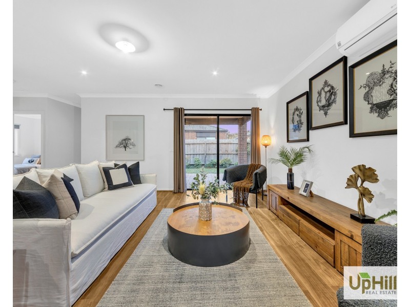 8 Fairlane Court, Cranbourne East VIC 3977