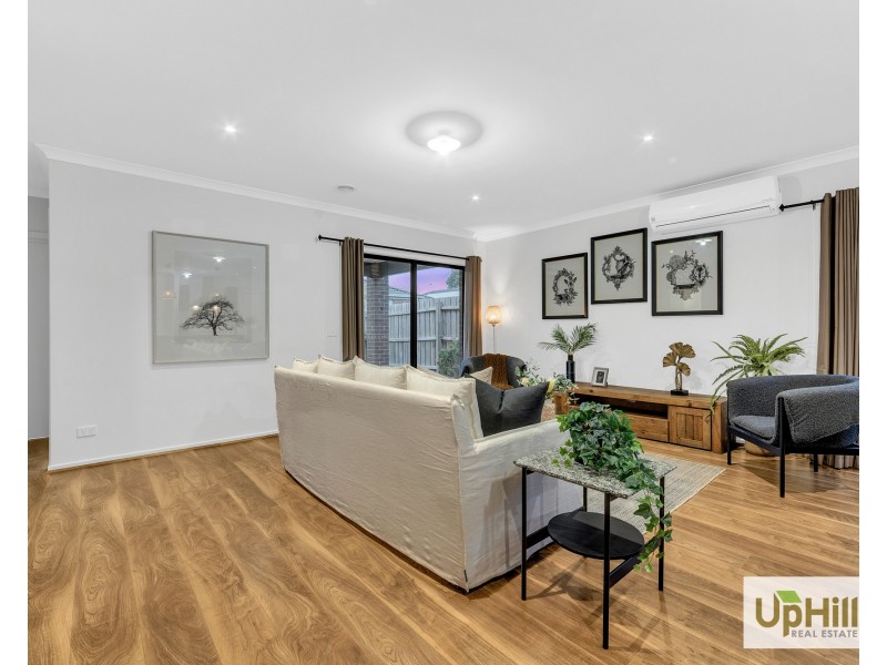 8 Fairlane Court, Cranbourne East VIC 3977