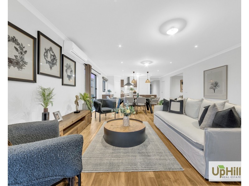 8 Fairlane Court, Cranbourne East VIC 3977