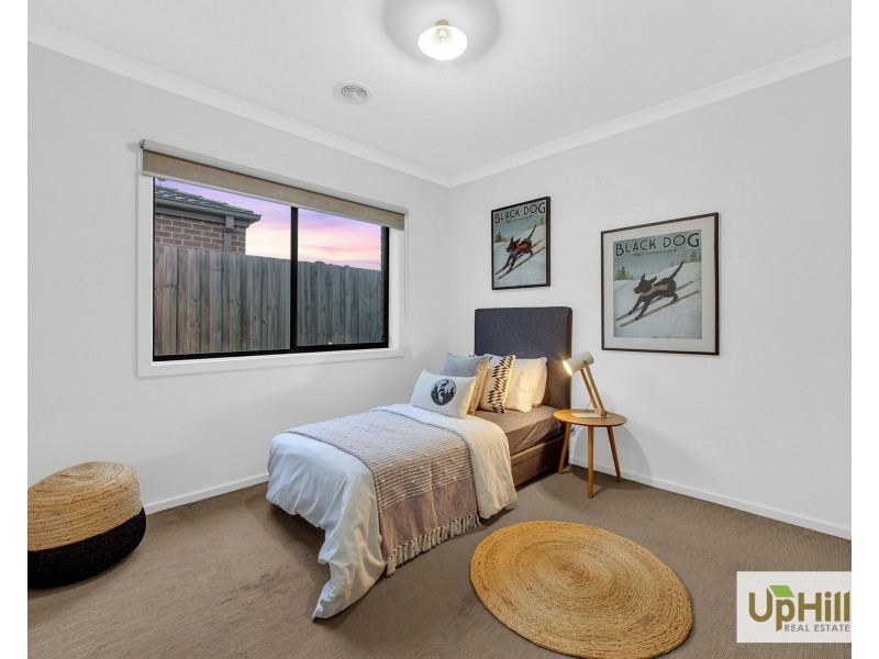 8 Fairlane Court, Cranbourne East VIC 3977