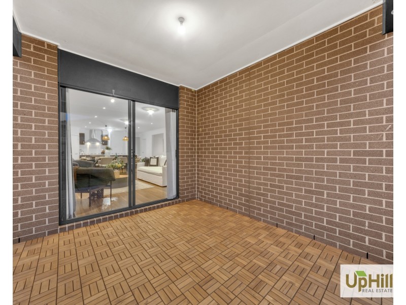 8 Fairlane Court, Cranbourne East VIC 3977