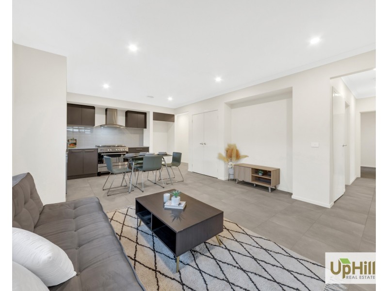 39 Cheddington Road, Cranbourne East VIC 3977