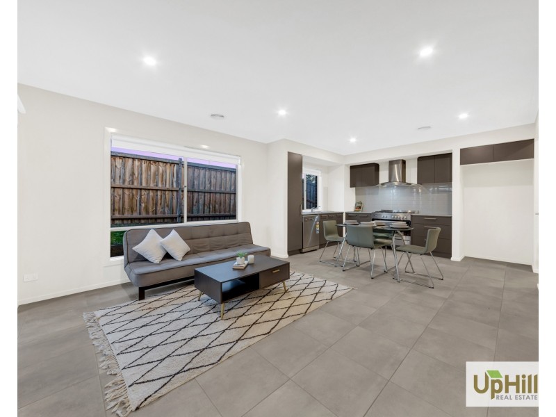 39 Cheddington Road, Cranbourne East VIC 3977