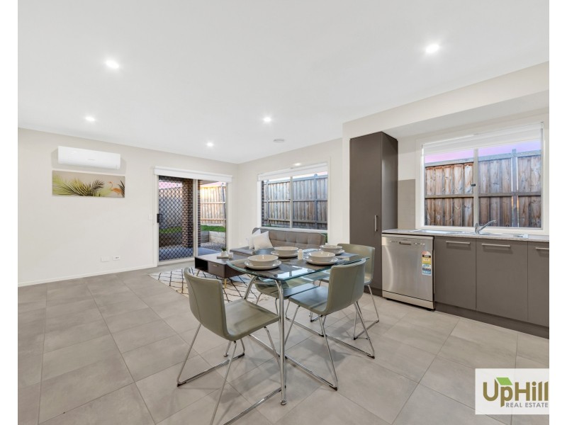 39 Cheddington Road, Cranbourne East VIC 3977