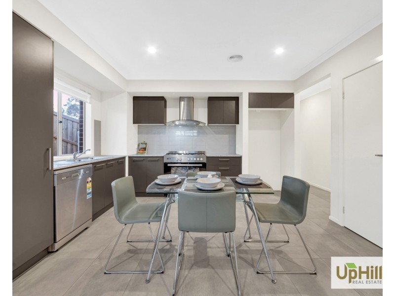 39 Cheddington Road, Cranbourne East VIC 3977