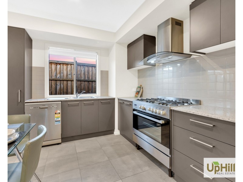39 Cheddington Road, Cranbourne East VIC 3977
