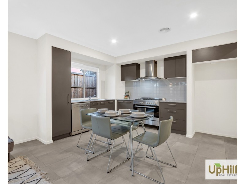 39 Cheddington Road, Cranbourne East VIC 3977