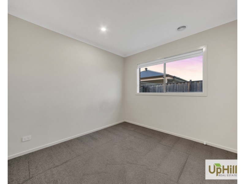 39 Cheddington Road, Cranbourne East VIC 3977