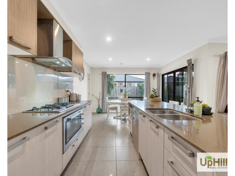 52 Simmental Drive, Clyde North VIC 3978