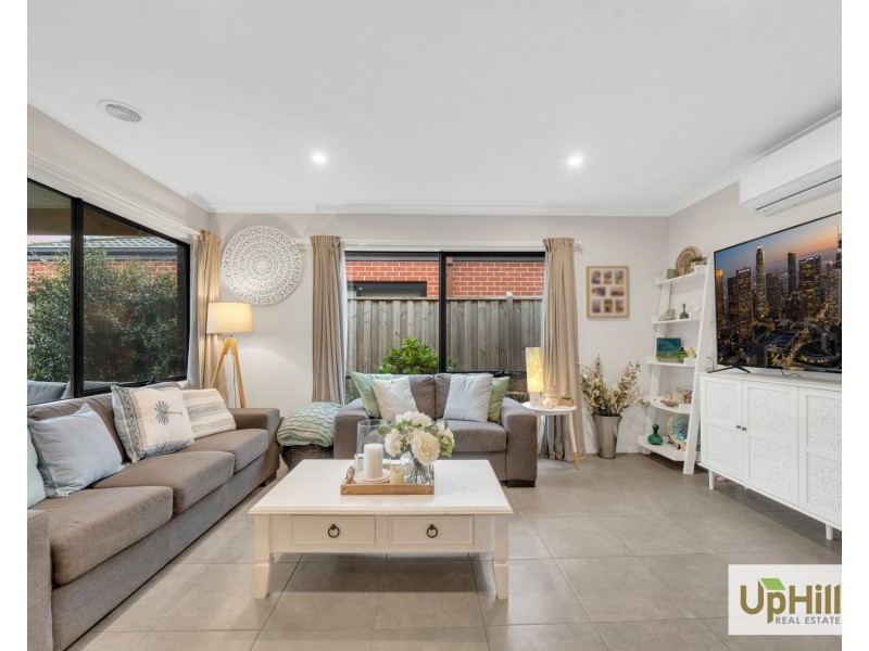 52 Simmental Drive, Clyde North VIC 3978