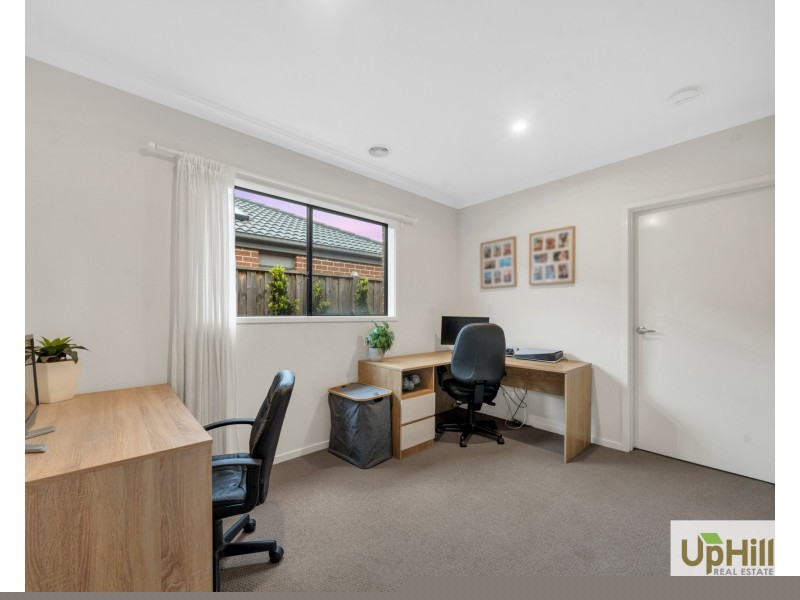 52 Simmental Drive, Clyde North VIC 3978