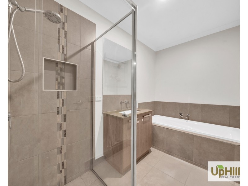 52 Simmental Drive, Clyde North VIC 3978