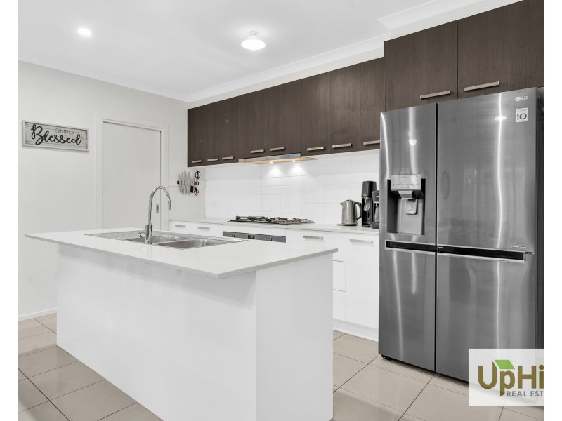 37 Chesney Circuit, Clyde VIC 3978