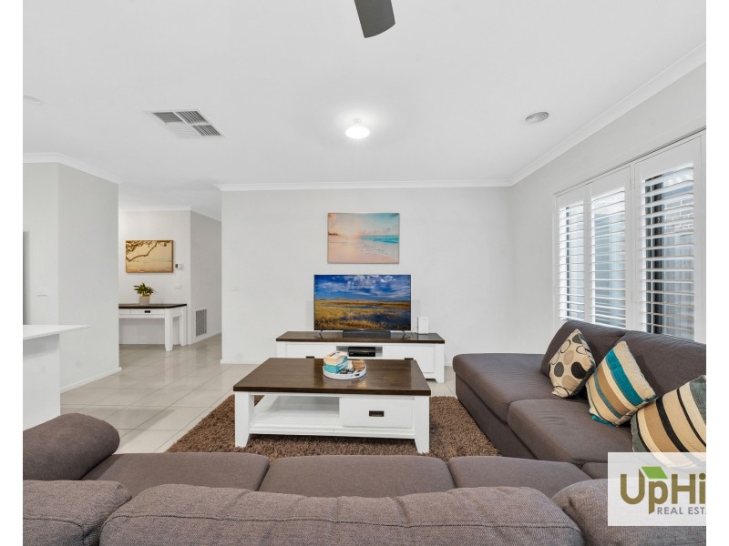 37 Chesney Circuit, Clyde VIC 3978