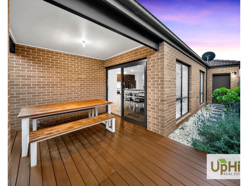 37 Chesney Circuit, Clyde VIC 3978