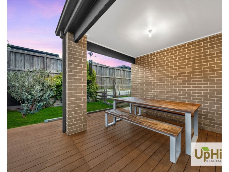 37 Chesney Circuit, Clyde VIC 3978
