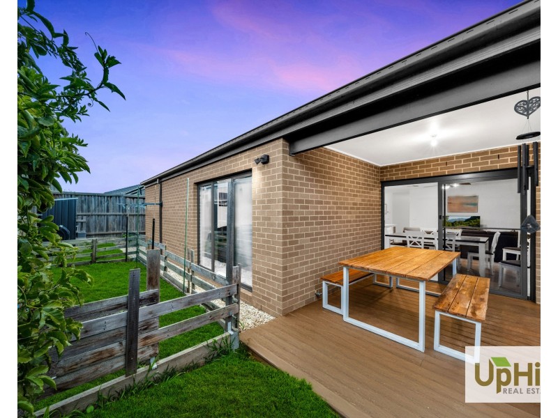 37 Chesney Circuit, Clyde VIC 3978