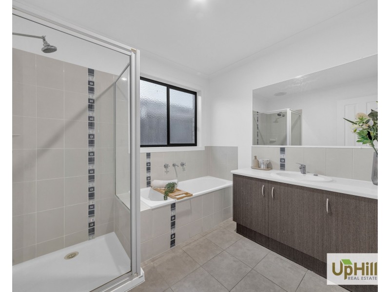 29 Pharaoh Drive, Cranbourne VIC 3977