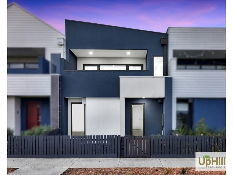 7 Guell Lane, Clyde North VIC 3978