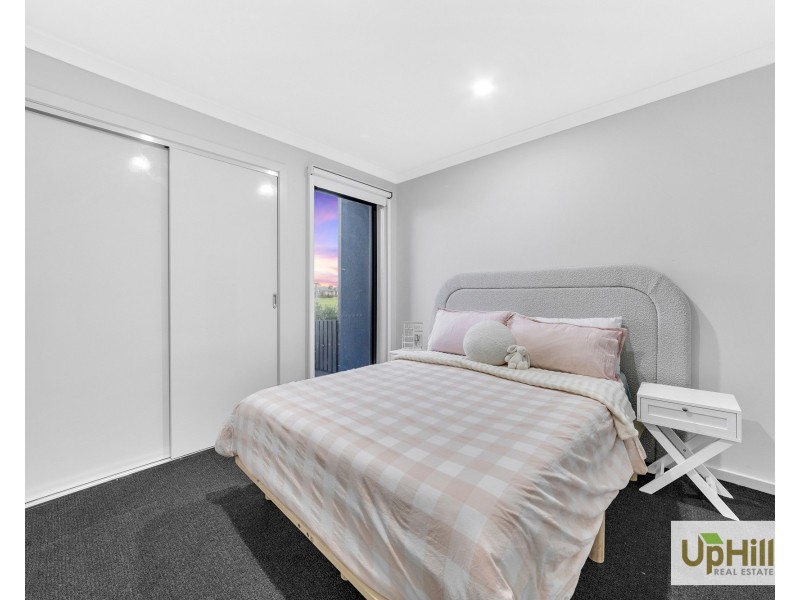 7 Guell Lane, Clyde North VIC 3978