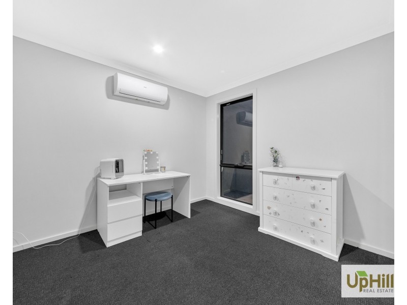 7 Guell Lane, Clyde North VIC 3978