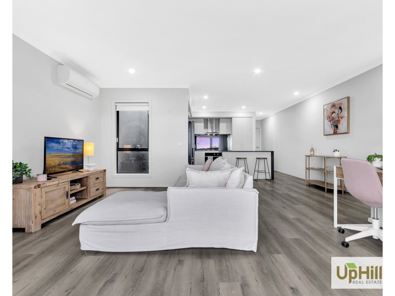 7 Guell Lane, Clyde North VIC 3978