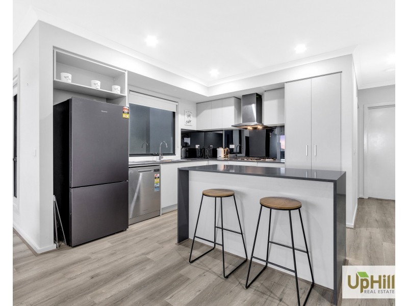 7 Guell Lane, Clyde North VIC 3978