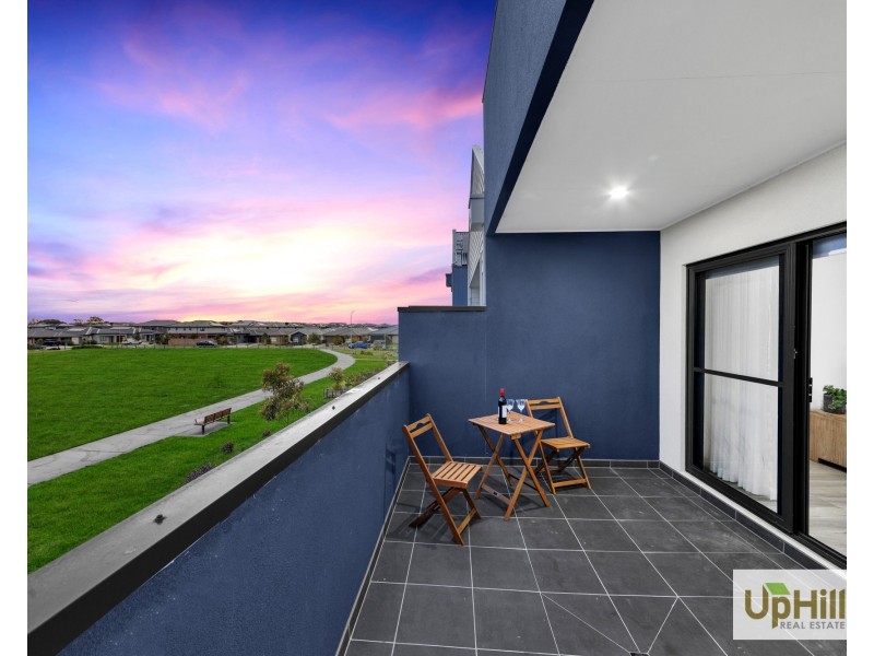 7 Guell Lane, Clyde North VIC 3978