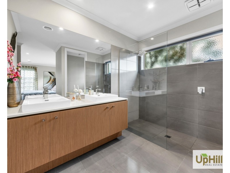 6 Serene Way, Clyde North VIC 3978