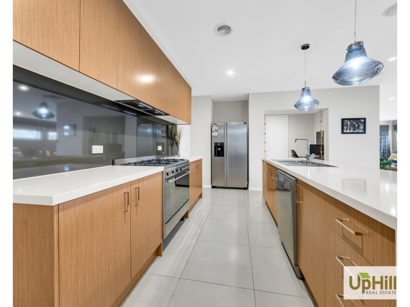 6 Serene Way, Clyde North VIC 3978