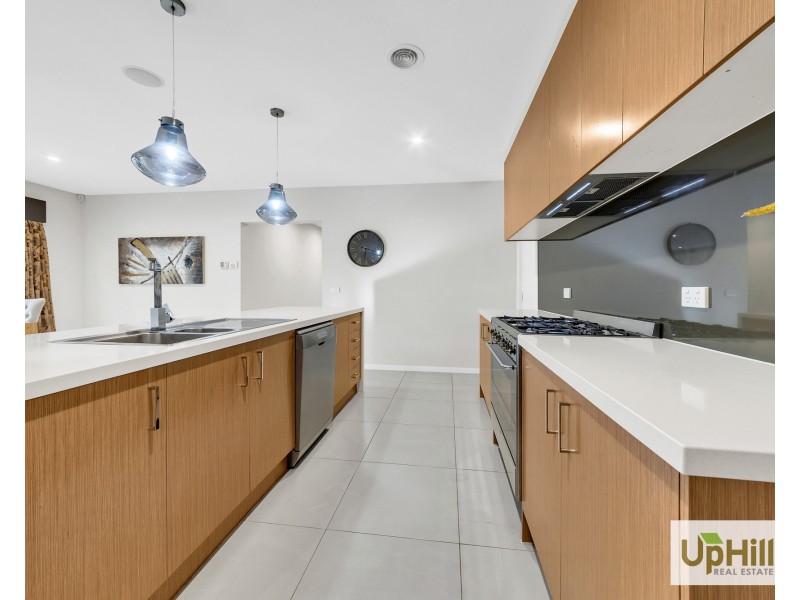 6 Serene Way, Clyde North VIC 3978