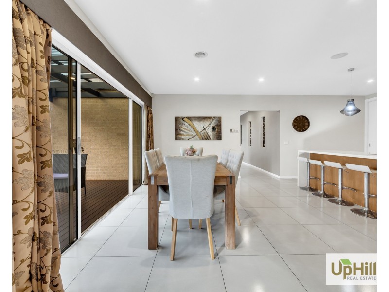 6 Serene Way, Clyde North VIC 3978