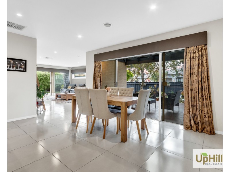 6 Serene Way, Clyde North VIC 3978