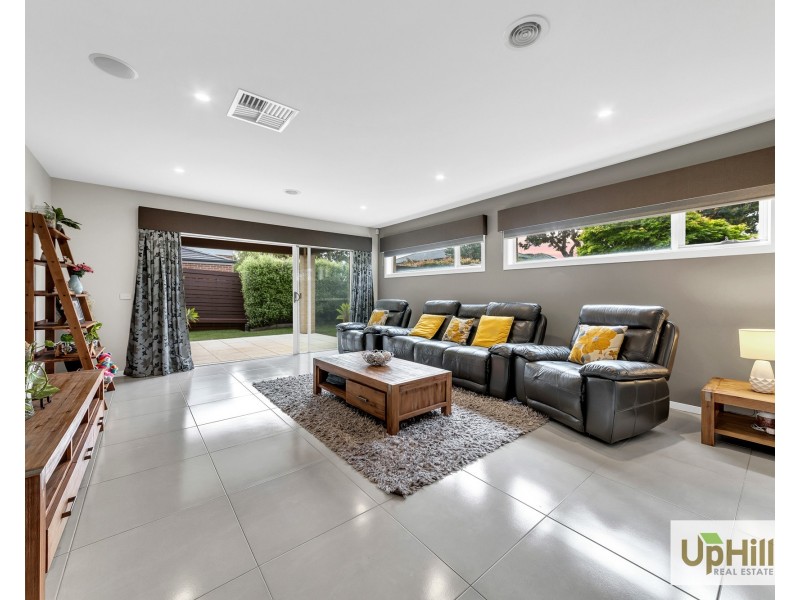 6 Serene Way, Clyde North VIC 3978