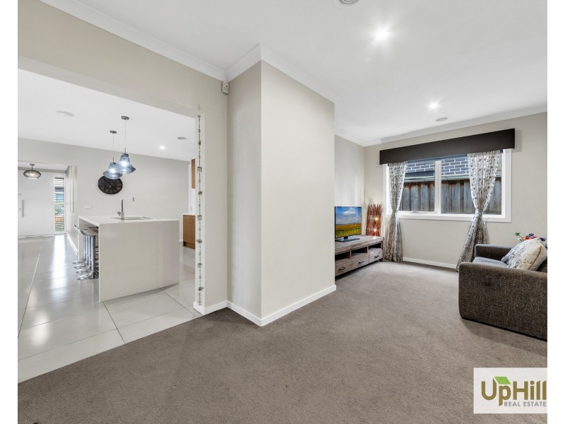 6 Serene Way, Clyde North VIC 3978