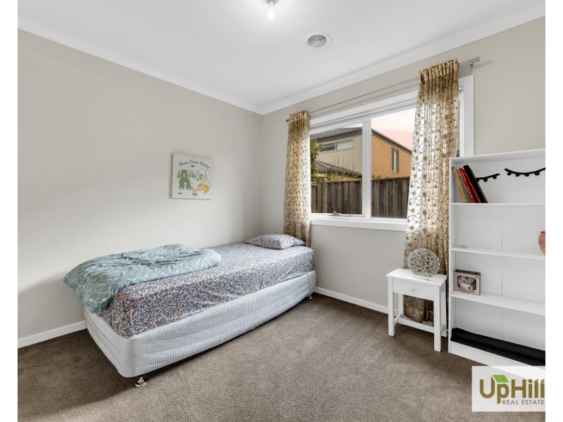 6 Serene Way, Clyde North VIC 3978