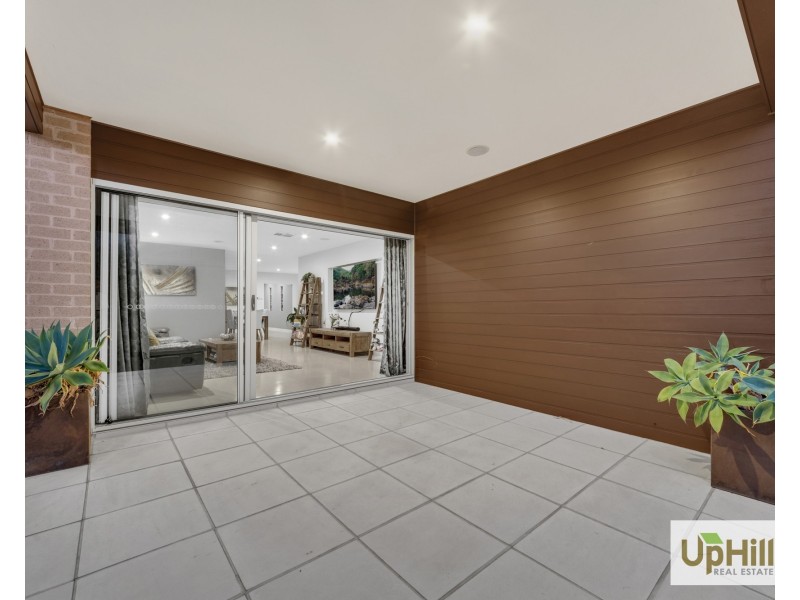 6 Serene Way, Clyde North VIC 3978