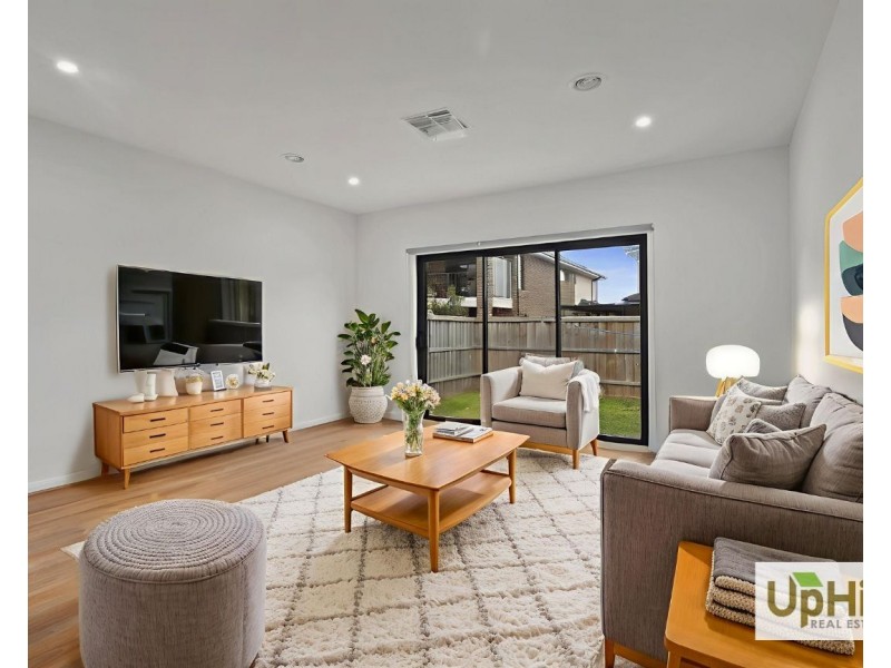 2 Eiger Street, Clyde North VIC 3978